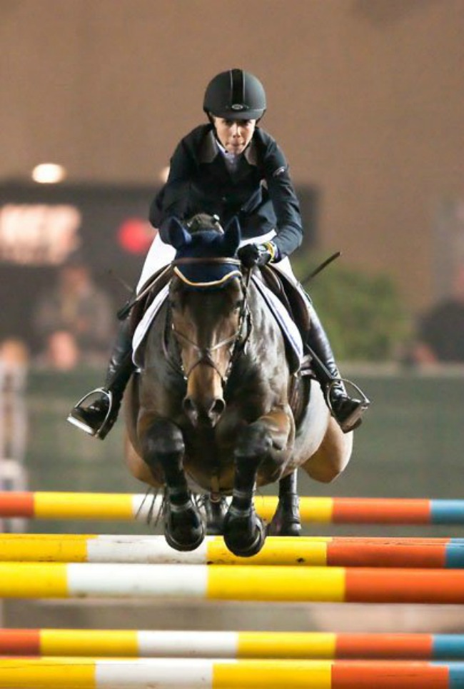 Hannah Selleck show jumper